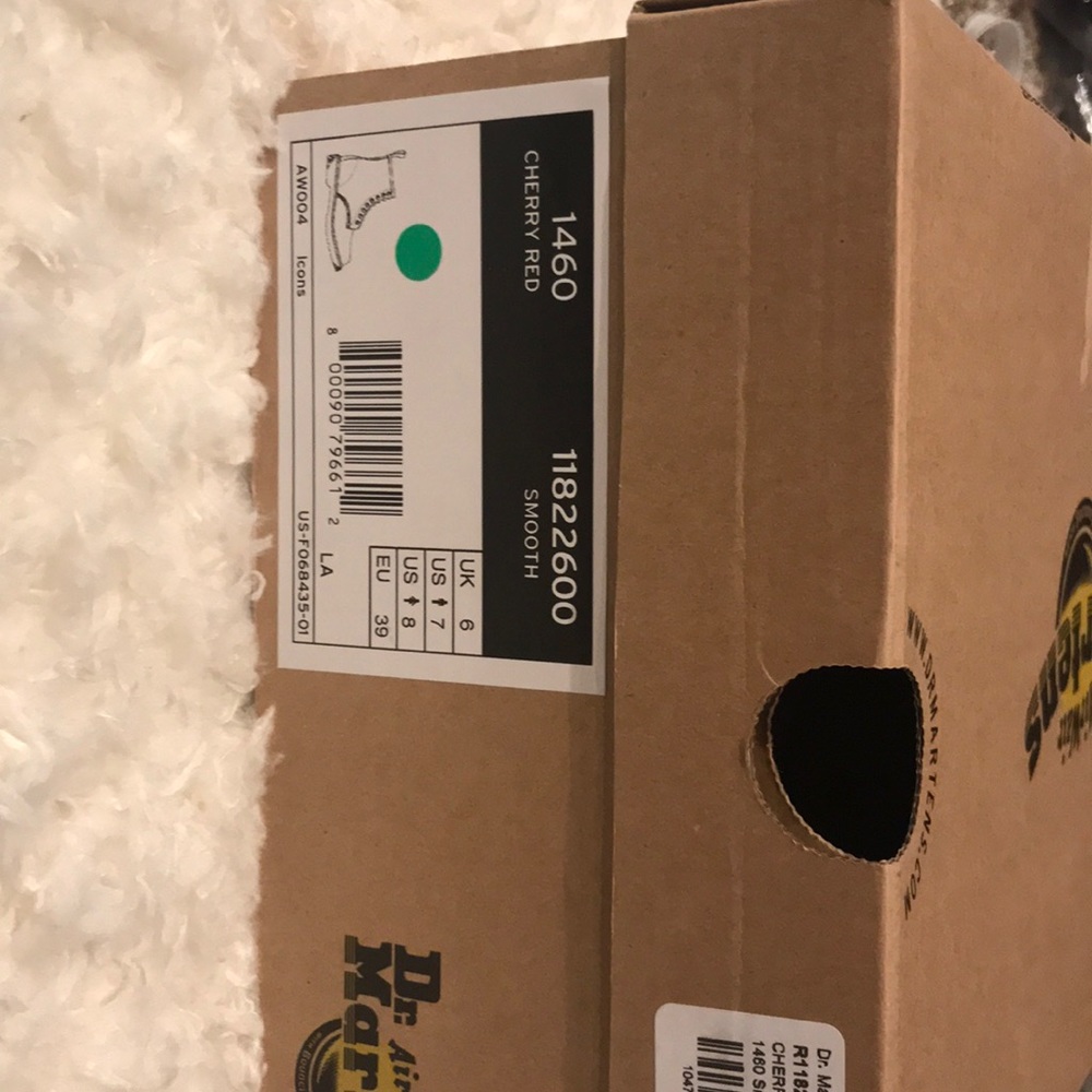 Final Sale NWT Dr Martens 1460 8 eye Boots - Picture 5 of 5